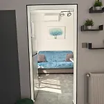 Casuta Cu Parcare Si Gradina - The Cozy Chic Retreat Lägenhet