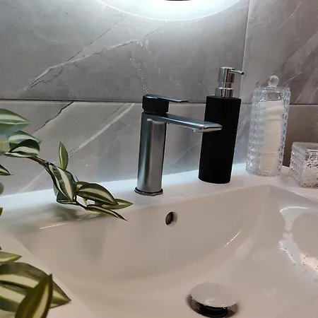 Apartment Casuta Cu Parcare Si Gradina - The Cozy Chic Retreat *