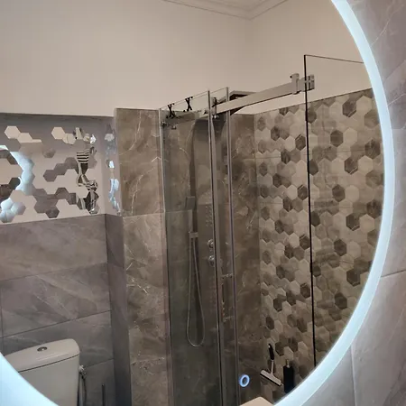 Apartment Casuta Cu Parcare Si Gradina - The Cozy Chic Retreat