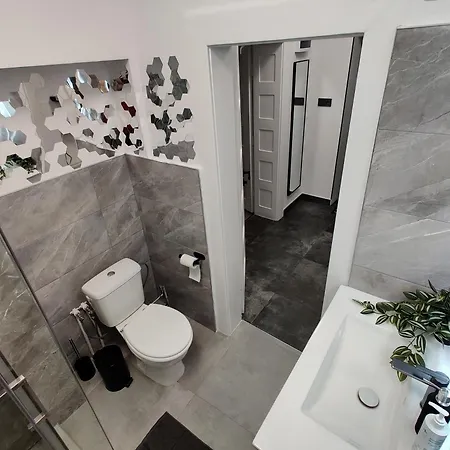 Casuta Cu Parcare Si Gradina - The Cozy Chic Retreat *