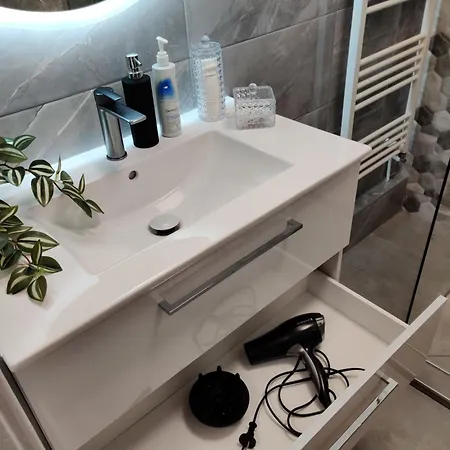 Διαμέρισμα Casuta Cu Parcare Si Gradina - The Cozy Chic Retreat *