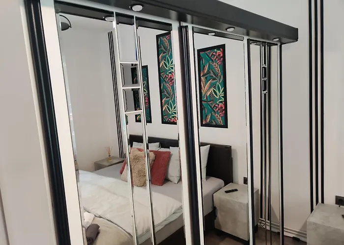 Casuta Cu Parcare Si Gradina - The Cozy Chic Retreat *