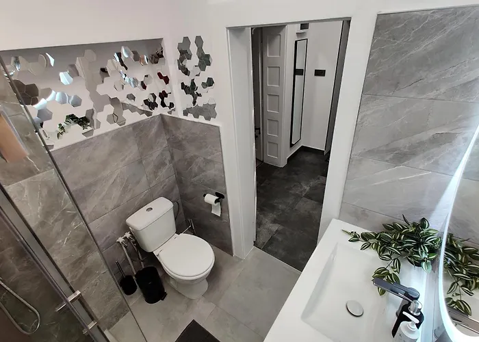 Casuta Cu Parcare Si Gradina - The Cozy Chic Retreat *