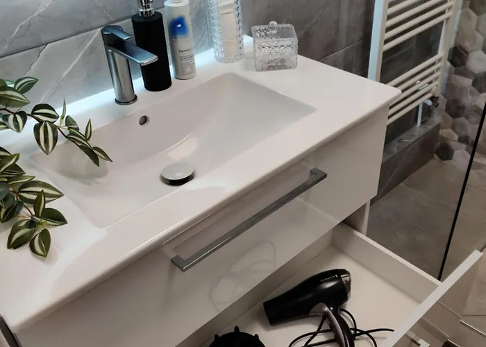 Apartment Casuta Cu Parcare Si Gradina - The Cozy Chic Retreat *