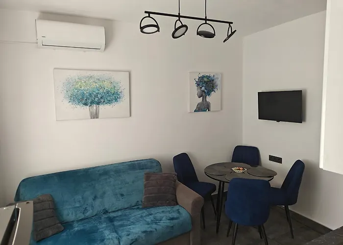 Casuta Cu Parcare Si Gradina - The Cozy Chic Retreat *