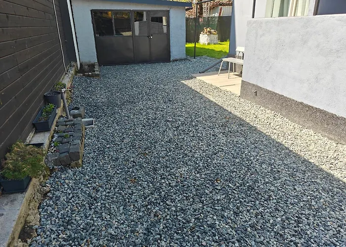 Апартаменти Casuta Cu Parcare Si Gradina - The Cozy Chic Retreat